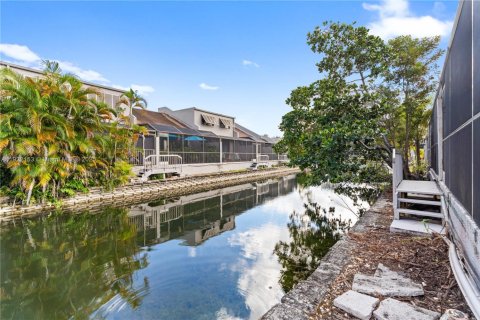 Купить таунхаус в Пемброк-Пайнс, Флорида 3 спальни, 140.38м2, № 1976004 - фото 27