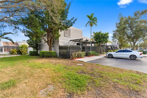 Купить таунхаус в Пемброк-Пайнс, Флорида 3 спальни, 140.38м2, № 1976004 - фото 28