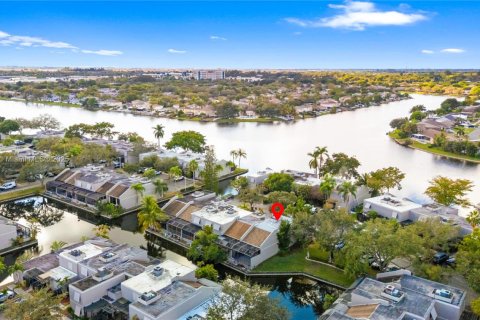 Купить таунхаус в Пемброк-Пайнс, Флорида 3 спальни, 140.38м2, № 1976004 - фото 30