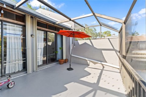 Купить таунхаус в Пемброк-Пайнс, Флорида 3 спальни, 140.38м2, № 1976004 - фото 25