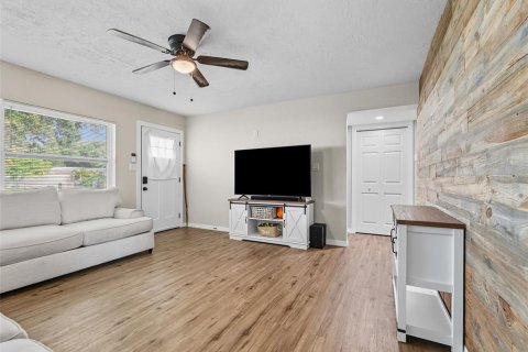 House in Largo, Florida 3 bedrooms, 98.2 sq.m. № 1907637 - photo 4