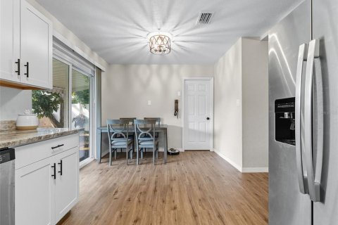 House in Largo, Florida 3 bedrooms, 98.2 sq.m. № 1907637 - photo 9