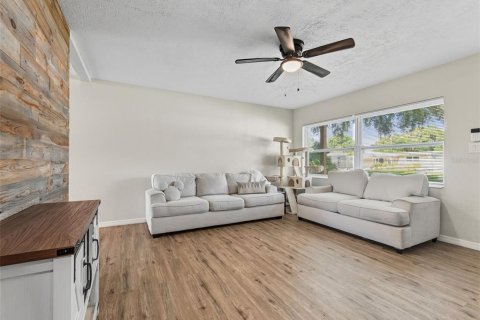 House in Largo, Florida 3 bedrooms, 98.2 sq.m. № 1907637 - photo 6