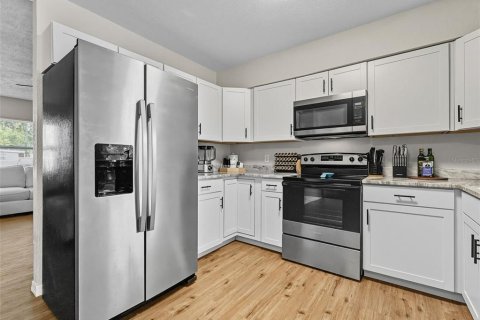 House in Largo, Florida 3 bedrooms, 98.2 sq.m. № 1907637 - photo 8