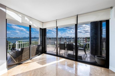 Copropriété à vendre à Miami, Floride: 2 chambres, 117.8 m2 № 2014984 - photo 2