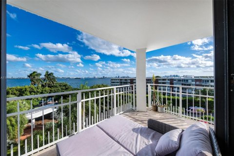 Copropriété à vendre à Miami, Floride: 2 chambres, 117.8 m2 № 2014984 - photo 9