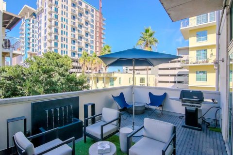 Condo in Tampa, Florida, 1 bedroom  № 2435030 - photo 28