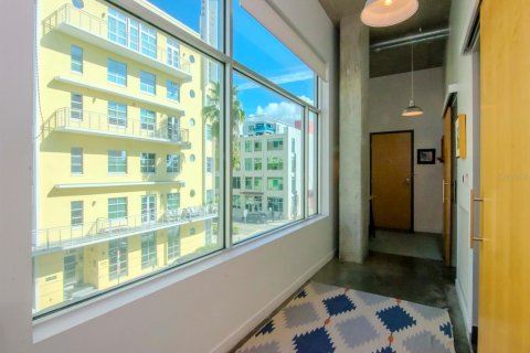Condo in Tampa, Florida, 1 bedroom  № 2435030 - photo 7