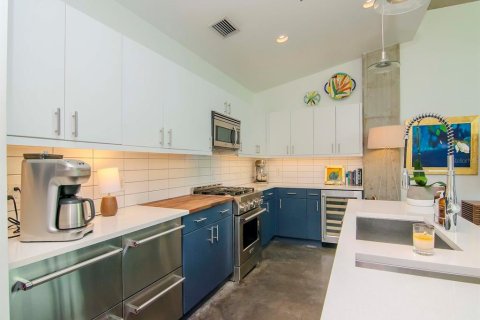 Condo in Tampa, Florida, 1 bedroom  № 2435030 - photo 11