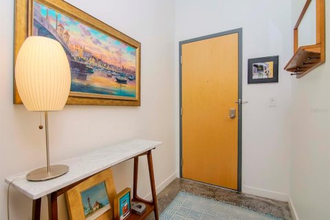 Condo in Tampa, Florida, 1 bedroom  № 2435030 - photo 5