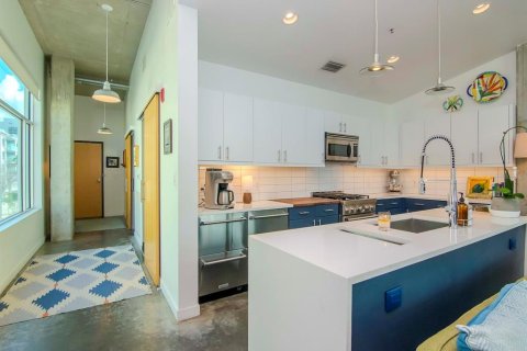 Condo in Tampa, Florida, 1 bedroom  № 2435030 - photo 8