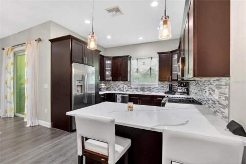 Touwnhouse à louer à Tarpon Springs, Floride: 3 chambres, 207.17 m2 № 2425604 - photo 16