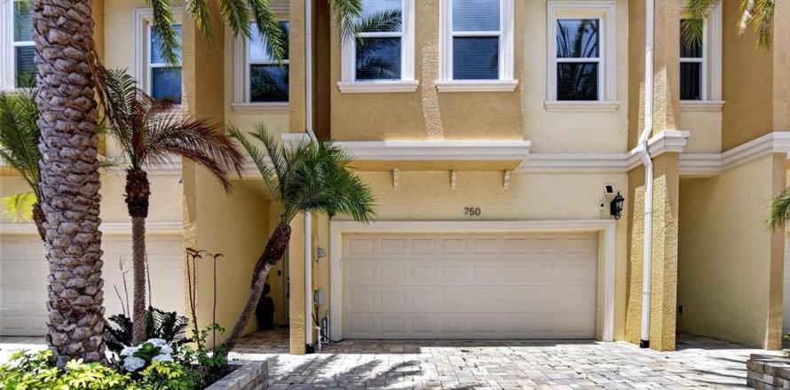 Touwnhouse à Tarpon Springs, Floride 3 chambres, 207.17 m2 № 2425604