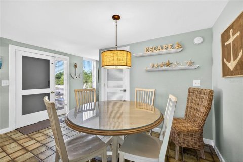 House in Holmes Beach, Florida 3 bedrooms, 137.31 sq.m. № 1875941 - photo 27