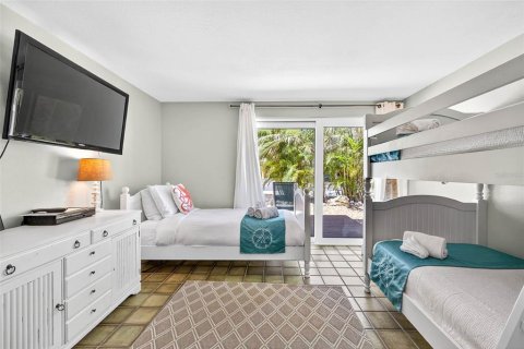 House in Holmes Beach, Florida 3 bedrooms, 137.31 sq.m. № 1875941 - photo 18