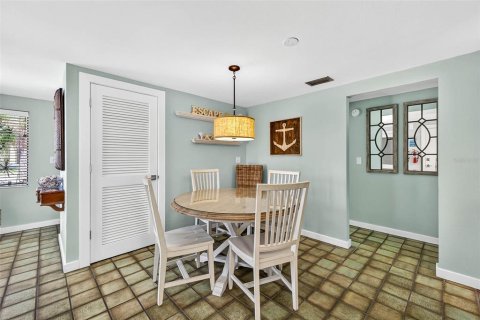 House in Holmes Beach, Florida 3 bedrooms, 137.31 sq.m. № 1875941 - photo 25