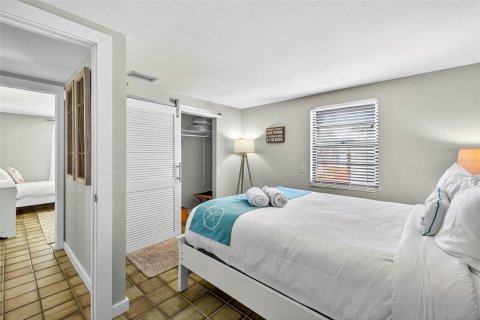 House in Holmes Beach, Florida 3 bedrooms, 137.31 sq.m. № 1875941 - photo 22