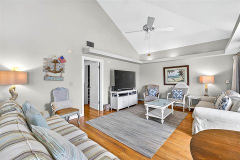 House in Holmes Beach, Florida 3 bedrooms, 137.31 sq.m. № 1875941 - photo 9