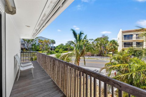 House in Holmes Beach, Florida 3 bedrooms, 137.31 sq.m. № 1875941 - photo 16