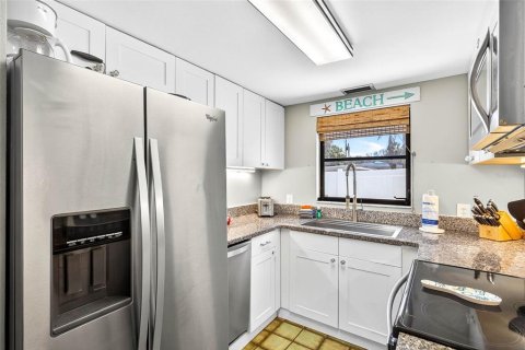 House in Holmes Beach, Florida 3 bedrooms, 137.31 sq.m. № 1875941 - photo 29