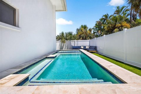 House in Holmes Beach, Florida 3 bedrooms, 137.31 sq.m. № 1875941 - photo 2