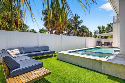 House in Holmes Beach, Florida 3 bedrooms, 137.31 sq.m. № 1875941 - photo 3