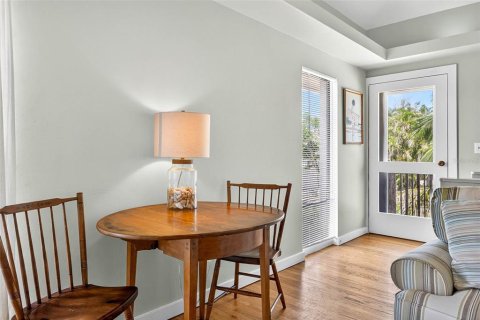 House in Holmes Beach, Florida 3 bedrooms, 137.31 sq.m. № 1875941 - photo 10