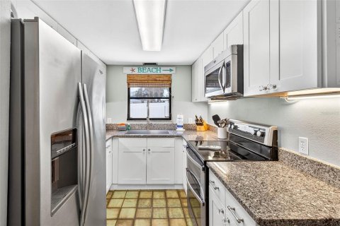 House in Holmes Beach, Florida 3 bedrooms, 137.31 sq.m. № 1875941 - photo 28