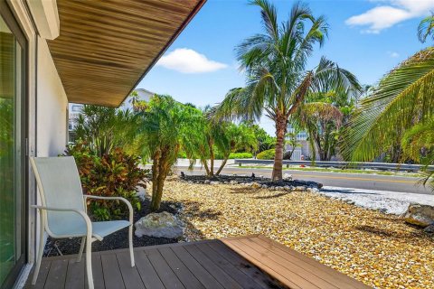 House in Holmes Beach, Florida 3 bedrooms, 137.31 sq.m. № 1875941 - photo 30