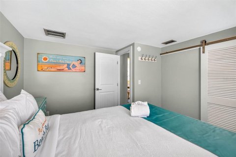 House in Holmes Beach, Florida 3 bedrooms, 137.31 sq.m. № 1875941 - photo 23