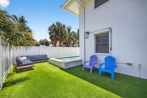 House in Holmes Beach, Florida 3 bedrooms, 137.31 sq.m. № 1875941 - photo 5