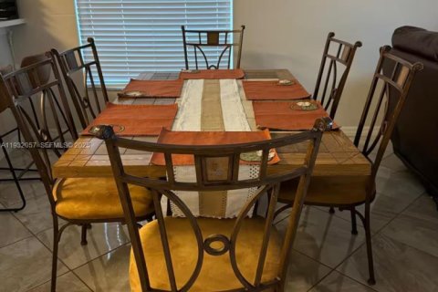 House in Davenport, Florida 4 bedrooms № 2034784 - photo 8