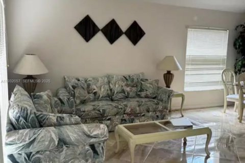 House in Davenport, Florida 4 bedrooms № 2034784 - photo 9