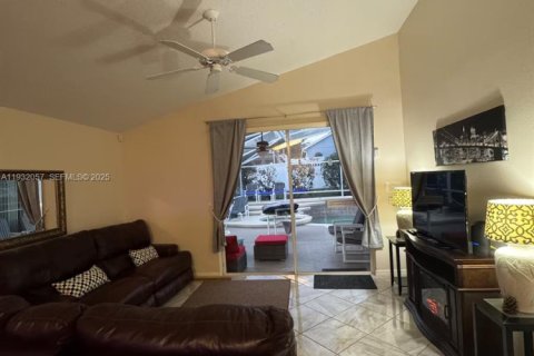 House in Davenport, Florida 4 bedrooms № 2034784 - photo 5