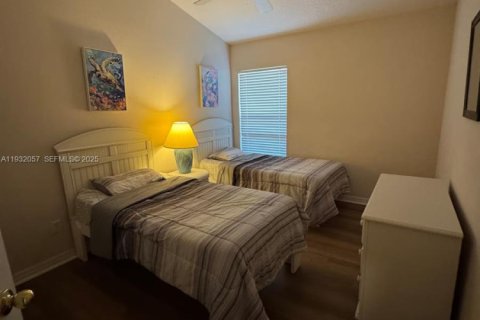 House in Davenport, Florida 4 bedrooms № 2034784 - photo 2