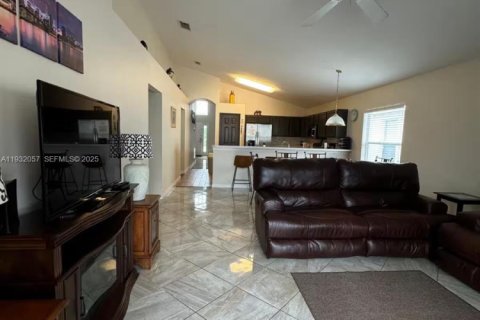 House in Davenport, Florida 4 bedrooms № 2034784 - photo 7