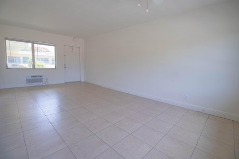 Apartamento en alquiler en Hollywood, Florida, 2 dormitorios № 2315519 - foto 2