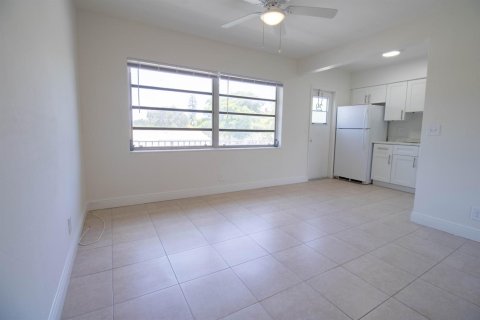 Apartamento en alquiler en Hollywood, Florida, 2 dormitorios № 2315519 - foto 5