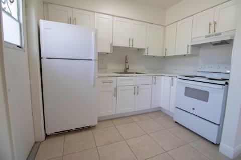 Apartamento en alquiler en Hollywood, Florida, 2 dormitorios № 2315519 - foto 3