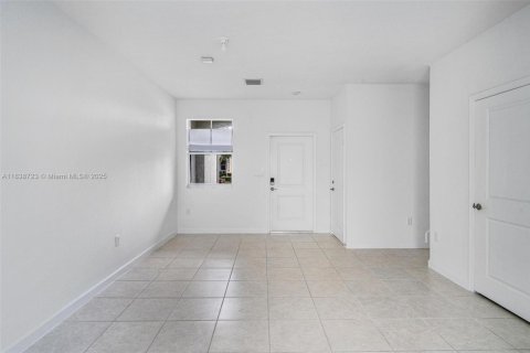 Снять в аренду таунхаус в Хомстед, Флорида 3 спальни, 133.97м2, № 1960920 - фото 12