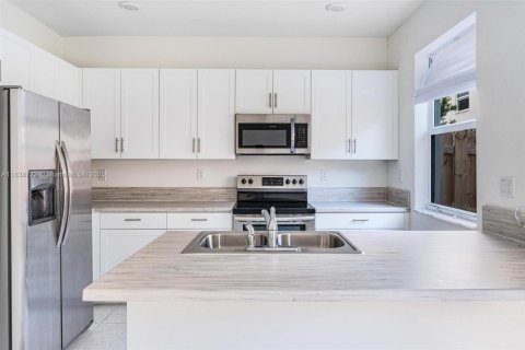 Снять в аренду таунхаус в Хомстед, Флорида 3 спальни, 133.97м2, № 1960920 - фото 7