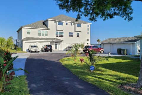 Villa ou maison à vendre à Lynn Haven, Floride: 4 chambres, 586.12 m2 № 561412 - photo 1