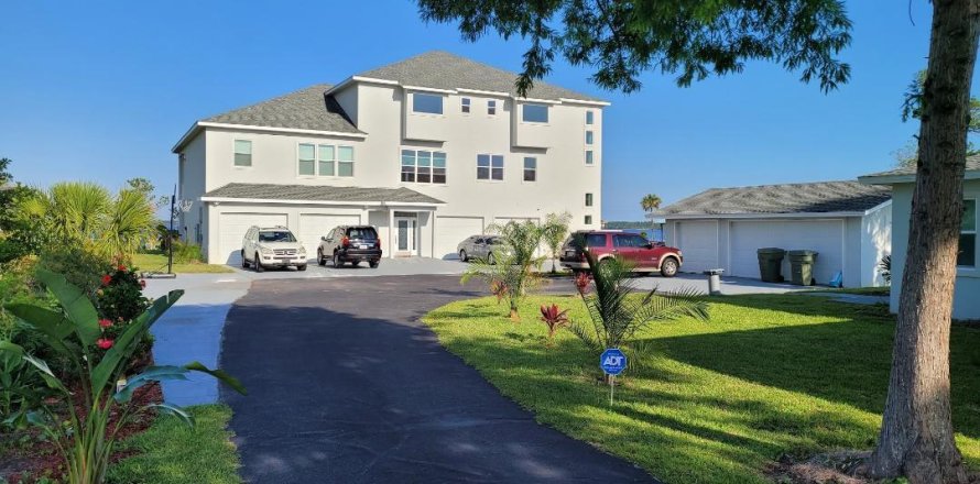 House in Lynn Haven, Florida 4 bedrooms, 586.12 sq.m. № 561412