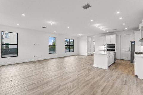 Купить виллу или дом в Палм Сити, Флорида 7 комнат, 208.57м2, № 2189154 - фото 5