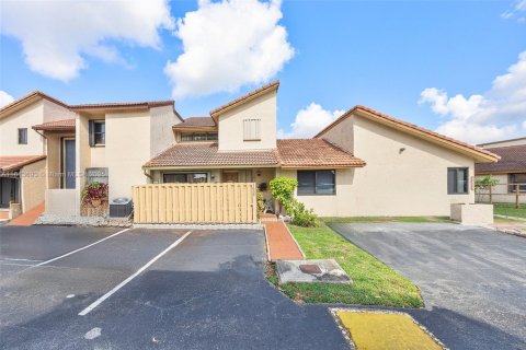 Townhouse in Miami, Florida 2 bedrooms, 163.04 sq.m. № 1762431 - photo 1