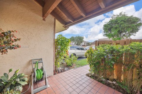 Townhouse in Miami, Florida 2 bedrooms, 163.04 sq.m. № 1762431 - photo 2