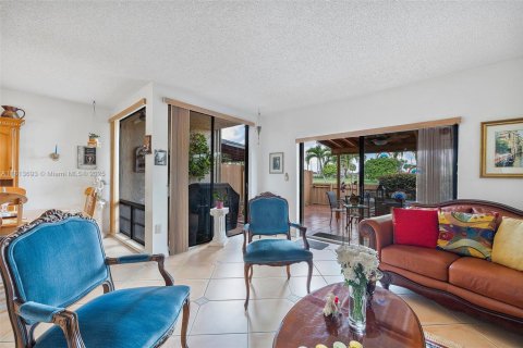 Townhouse in Miami, Florida 2 bedrooms, 163.04 sq.m. № 1762431 - photo 10