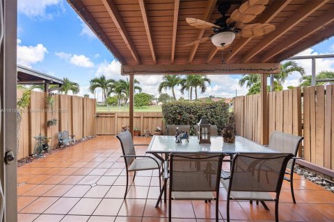 Townhouse in Miami, Florida 2 bedrooms, 163.04 sq.m. № 1762431 - photo 16