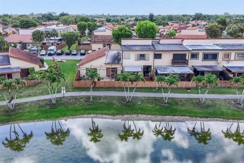 Townhouse in Miami, Florida 2 bedrooms, 163.04 sq.m. № 1762431 - photo 19