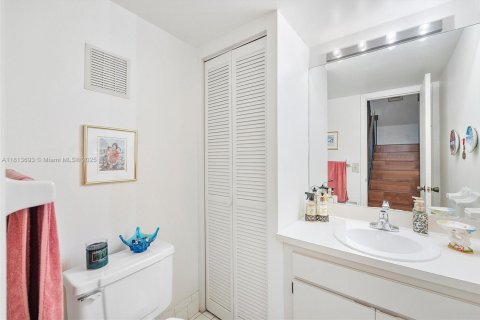 Townhouse in Miami, Florida 2 bedrooms, 163.04 sq.m. № 1762431 - photo 4